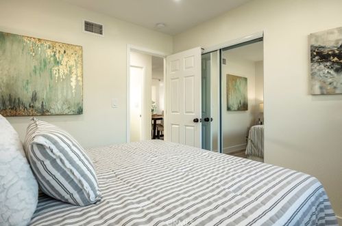 8212 Munster Dr, Huntington Beach CA  92646-5025 exterior
