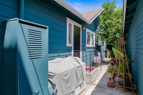 244 Kenwood St, Glendale CA  91206-4209 exterior