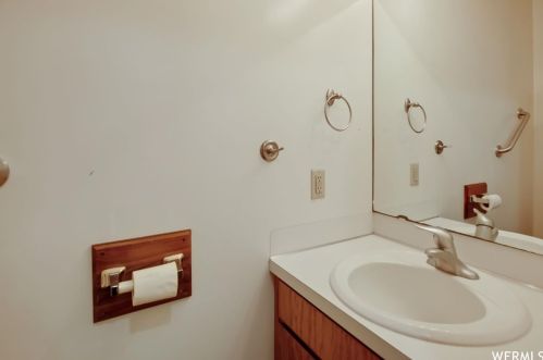 3917 3850, Ogden UT  84405-1590 exterior