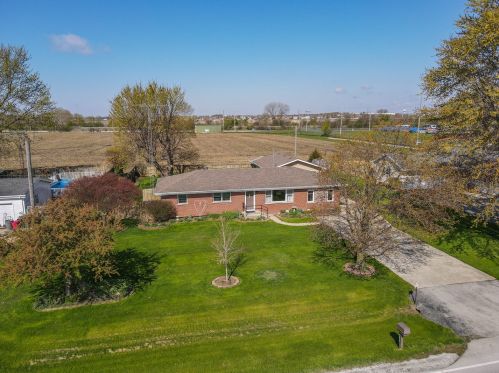 7962 2000e Rd, Manteno, IL 60950-3018