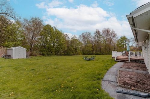 16 Paugussett Rd, Sandy Hook CT  06482-1557 exterior