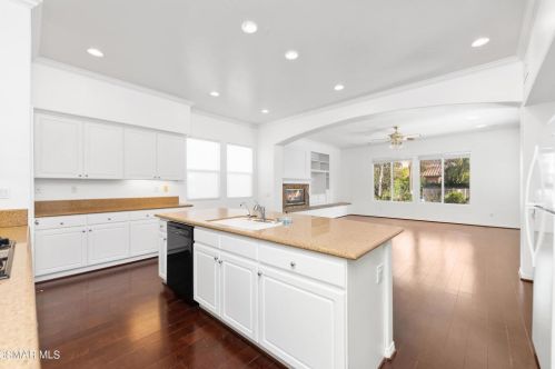 5934 Indian Terrace Dr, Simi Valley CA  93063-5771 exterior