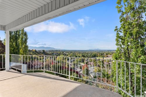 2515 Willow Hl Dr, Sandy UT 84093-1894 exterior