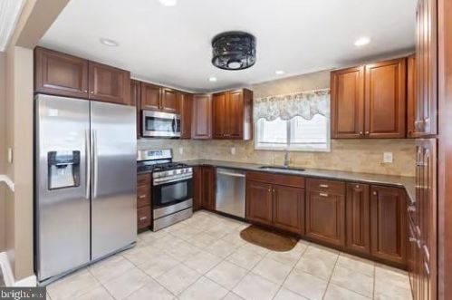 172 Maple Shade Ave, Trenton, NJ 08690-2018