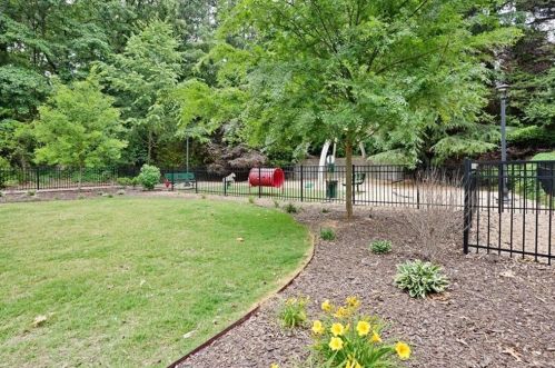 799 Hammond Dr, Atlanta GA  30328-6114 exterior