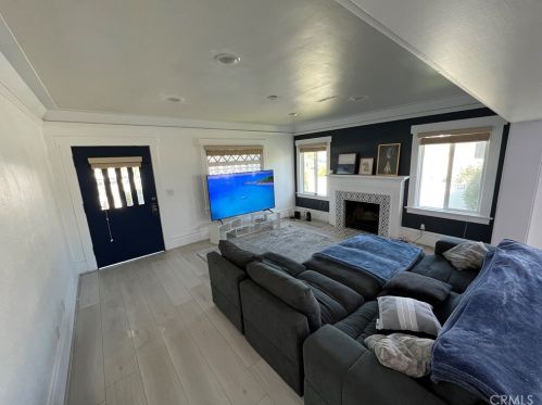 8702 Stewart And Gray Rd, Downey, CA 90241-5241