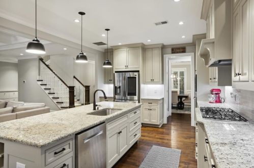 2574 Ashford Rd, Atlanta GA  30319-3204 exterior