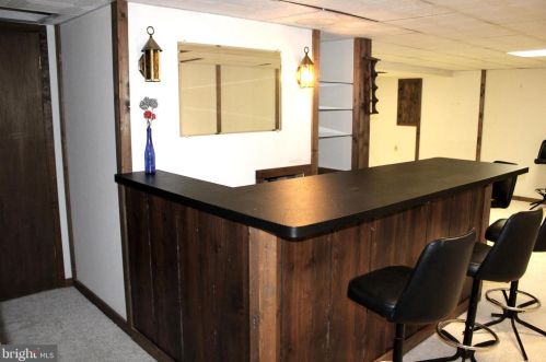 5076 Queens Wood Dr, Springfield VA  22015-1530 exterior