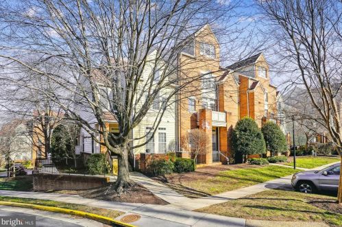 1300 Garden Wall Cir, Herndon, VA