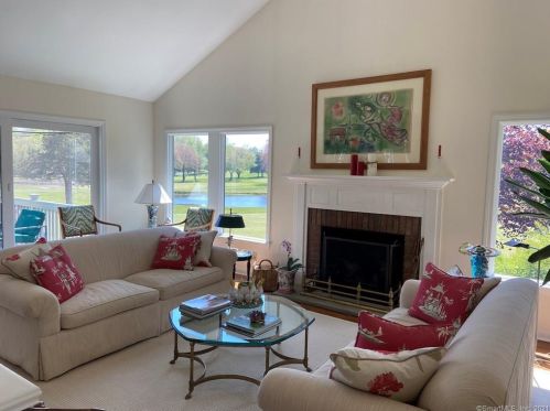 10 Silvermine Woods, Wilton CT  06897-4235 exterior