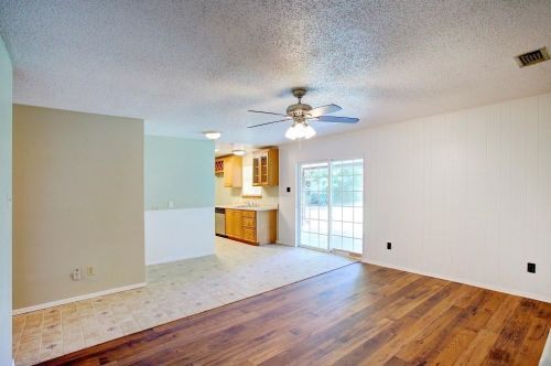 805 Rockledge Dr, Fort Worth TX  76179-2033 exterior