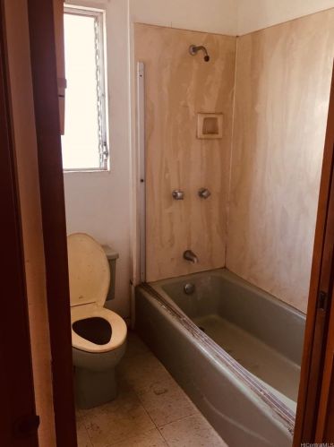 1102 19th Ave, Honolulu HI  96816-4609 exterior