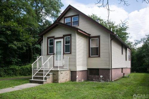 68 Fairview Ave, Edison, NJ 08817-2406