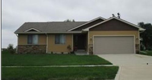 1995 Greentree Dr, Waukee, IA 50263-8636
