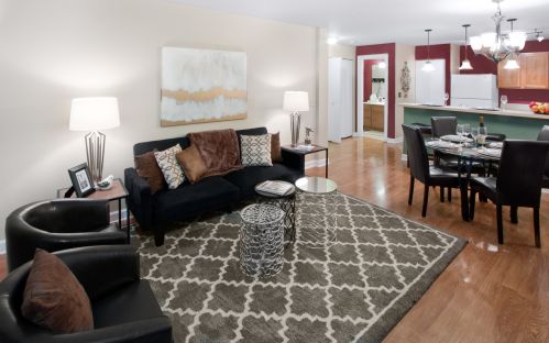 713 Silverstone Dr, Carpentersville, IL 60110-1182