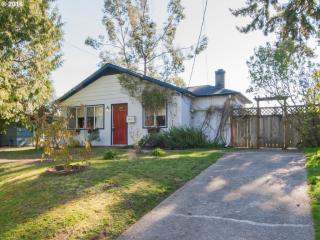 9458 Burr Ave, Portland, OR 97203-2460