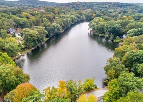 29 Cabot Ln, Kinnelon, NJ 07405-3306