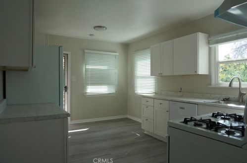 4726 Oakwood Pl, Riverside CA  92506-1031 exterior