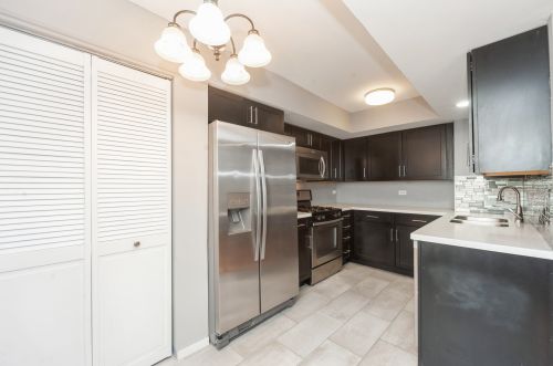 862 Inverrary Ln, Bannockburn, IL 60015-3608