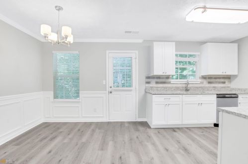 3900 Melanie Woods Dr, Atlanta GA  30349-2801 exterior