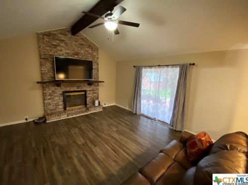 227 Briarmeadow Ln, Victoria, TX 77904-2519