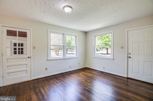 52 Wakefield Ave, Fredericksburg, VA 22405-2956