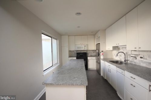 42 Cameron Ct, Princeton NJ  08540-3924 exterior