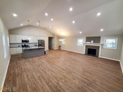 2489 Greenwood Cir, Atlanta GA  30344-2015 exterior