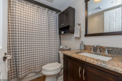 32 Boulder Run Rd, Paterson NJ 07501-3356 exterior