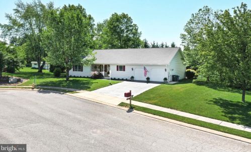 2865 Admire Springs Dr, York PA  17315-4584 exterior