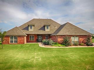4529 Hillcrest Ln, Edmond, OK 73025-1195