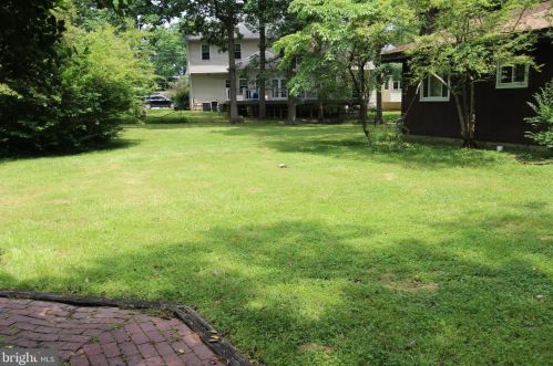 7025 Beverly Ln, Springfield VA  22150-3110 exterior