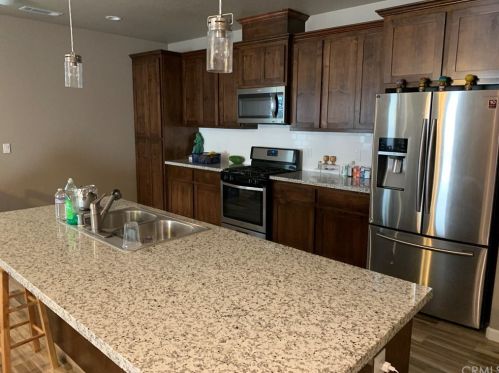 581 Barcelona St, Merced, CA 95340-7016