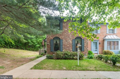 6026 Scarborough Commons Ln, Springfield, VA 22015-2863