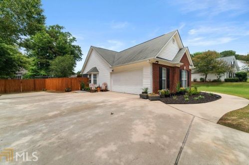 31 Pebble Creek Dr, Newnan, GA 30265-2771