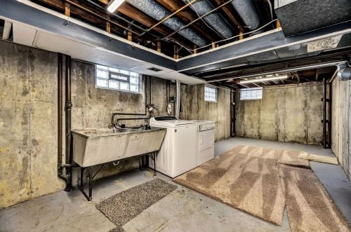 8459 Fernwell Dr, Cincinnati OH 45231-5747 exterior