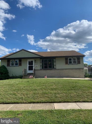 620 3rd Ave, Runnemede, NJ 08078-1203