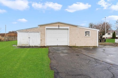 192 Oliphant Ln, Middletown, RI 02842-4613