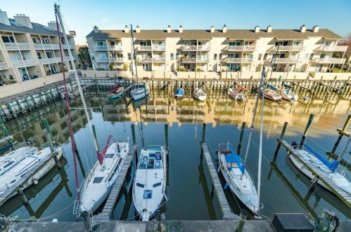 22 Mariner Village Dr, Taylor Lake Village TX 77586-5448 exterior