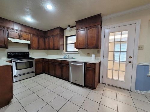 6904 Alexandria Ct, Fort Worth TX  76133-6301 exterior