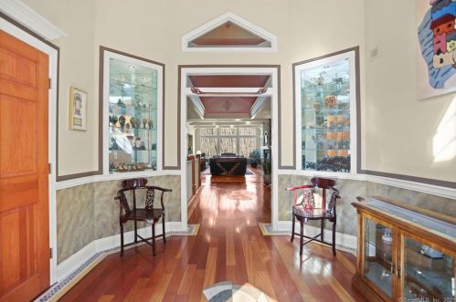 17 Carrington Dr, Greenwich CT  06831-3119 exterior