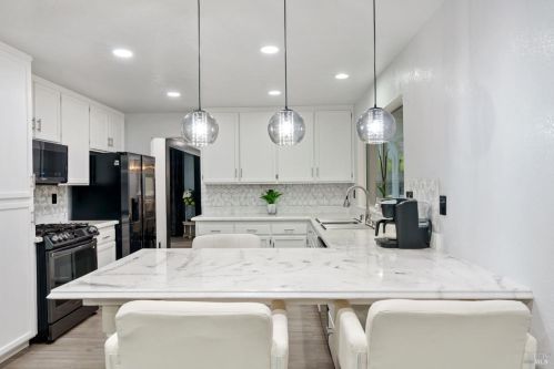 1068 Matthew Ct, Windsor CA  95492-8778 exterior