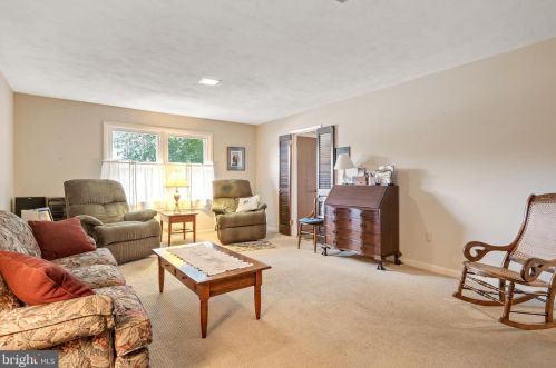 1046 Devonshire Rd, Lancaster PA  17601-1609 exterior