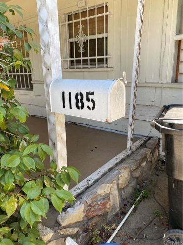 1185 27th St, San Bernardino, CA 92404-4136