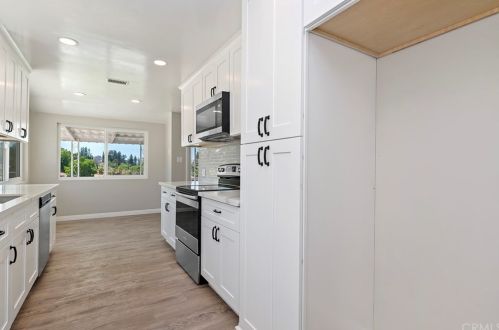15591 Golden Star Ave, Riverside CA  92506-5753 exterior