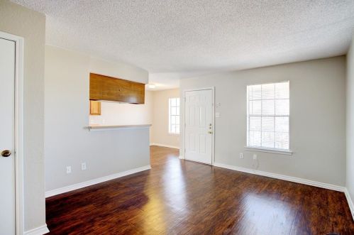 313 Queens Ct, Midlothian TX  76063-2433 exterior