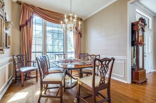 2321 Highland Hts Ln, Carrollton TX 75007-2033 exterior