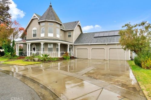 900 Summerset Ln, Madera, CA 93637-2698