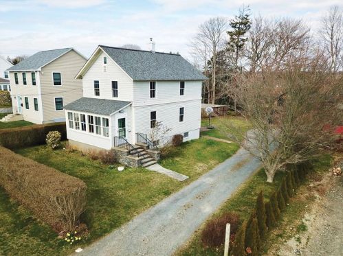 322 Boulevard, Middletown, RI 02842-5416