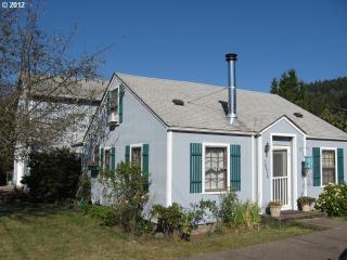 76418 Beech St, Oakridge, OR 97463-2014
